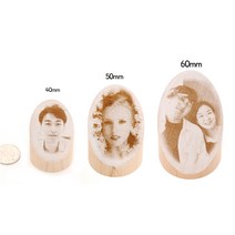 목각인형 목각사진 40~60mm 원목액자 나무에 새기는 맞춤형 인물사진 인형사진 인테리어 소품 사진 불변의 목각레이저 스탠드형 나무액자 가족사진 기념품 원목사진