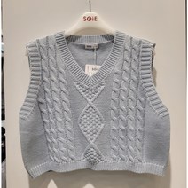 [소이] NC인천점 #23년 봄신상#블루 컬러의 꼬임을 포인트를 준 케이블 크롭 니트 조끼