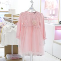 쁘띠앙팡 봄 가을대박세일~@@반짝반짝 화려한 샤스커트와 도트 프릴 배색 디자인으로 꽃처럼 예쁜 원피스~ 도트 패턴의 레이스 원단에 골드 테잎으로 포인트를 주어 사랑스러워요