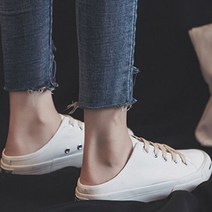 멋쟁이 여성 오피스룩 코디 슬립온 뮬 운동화 단화