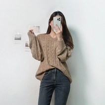 [오버핏_브이넥]여리함을 연출 한 꽈배기베스티니트