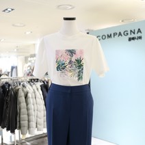 꼼빠니아 중앙에 화사한 프린팅이 돋보이며 유니크한 무드가 느껴지는 썸머시즌 데일리 아이템이랍니다. ***프린트 반팔 티셔츠***