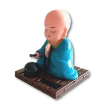에쉬울프 작은 스님 노호혼 태양열 동자승 인형 부처님 오신날 3색, 파랑, 1개