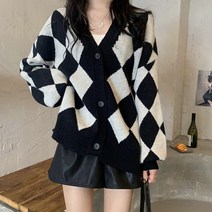 [랜덤플레이] 브이넥 아가일 루즈 니트 가디건