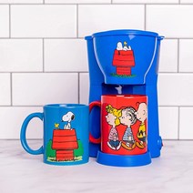Uncanny Brands Peanuts 싱글 컵 커피 메이커 선물 세트 머그 2개 포함