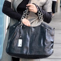 광택이 반짝이는 블랙 에나멜 여성 가방 숄더백 토드백