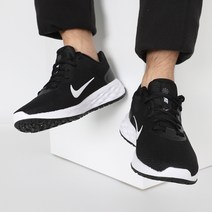 나이키 러닝화 데일리운동화 레볼루션 6 넥스트 네이처 검흰