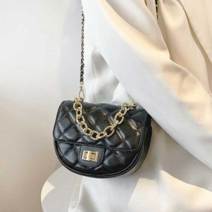 여성 미니 퀄팅 반달 숄더 핸드백 정장 스타일 가방