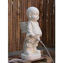 오줌싸개동상 귀여운 소년 작은 분수 정원, E