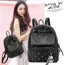 2022 새로운 리벳 배낭 여성 캐주얼 배낭 패션 여성 캐주얼 여행 가방