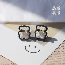다왕 bZE567 리본 착용한 블랙 화이트 곰돌이 귀걸이+클러치두쌍