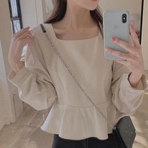 시크한 스퀘어 넥라인 플레어 블라우스