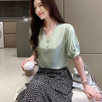 가바바 여성 블라우스 진주 달린 V넥 반소매 오피스룩 여름 블라우스 G37827