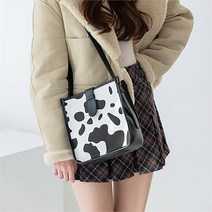 코지일이삼 코지23 여자 애니멀패턴 인싸가방 심플 스퀘어 크로스백 (7258425)