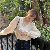 여자 20대 러블리코디 퍼프 프릴 아이보리 블라우스