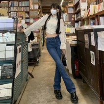 백리본 러플 엠보싱 화이트 크롭 블라우스