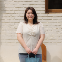 룩엣미 V넥 가슴셔링 블라우스