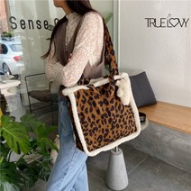 트루러비 히즐 꽃무늬 뽀글이 털 패션 숄더백