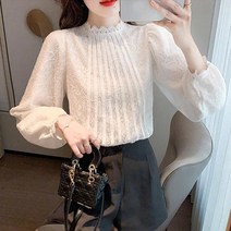 가을 여성스런 화이트 레이스 블라우스 결혼식 코디