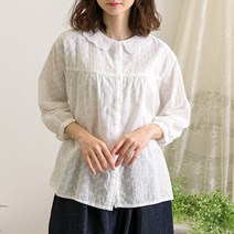 입체 꽃자수 모티브 블라우스