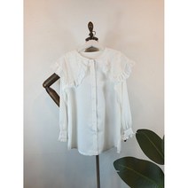 윤스토어 봄 간절기 여성 케이프 펀칭 플라워 프릴 레이스 세라 블라우스