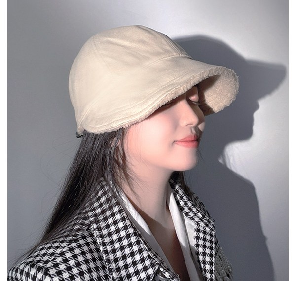 럭셔리와 따스함의 완벽 조화: 밍크캡모자로 완성하는 당신만의 스타일