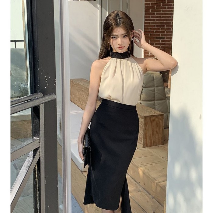 여성 홀터넥 오프숄더 슬리브리스 셔링 실크 민소매 나시 여성 홀터넥 오프숄더 슬리브리스 셔링 실크 민소매 나시