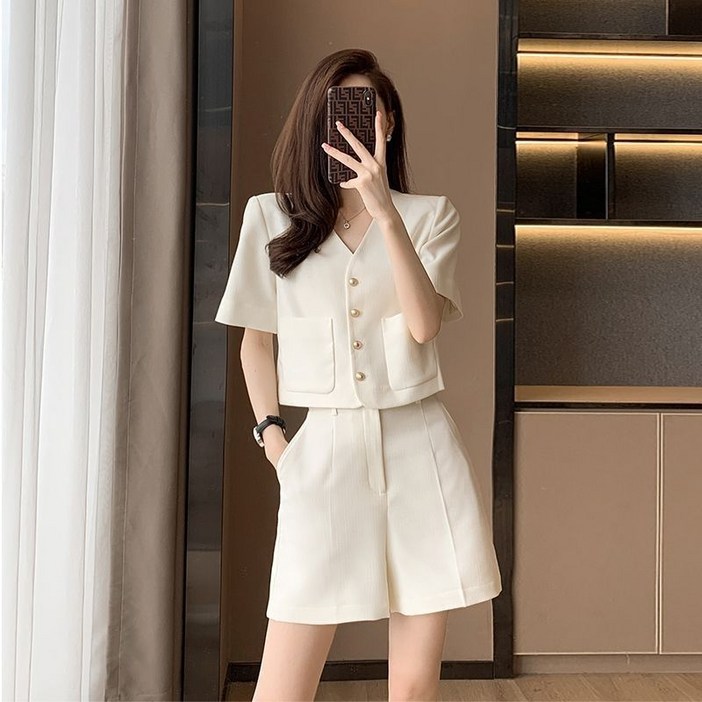 모몰라티 캐주얼 정장 브이넥 반팔 반바지 투피스 세트