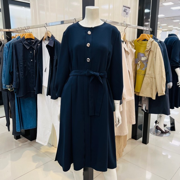 요하넥스 라운드넥 단추장식 허리벨트 쉬폰원피스(네이비)