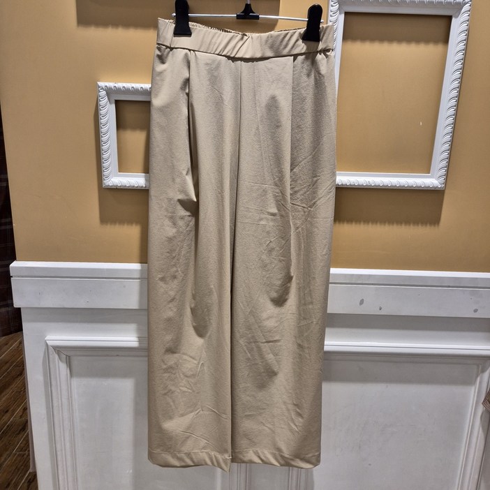 BCBG 비씨비지 여름24 턱 밴딩 바지 B4B4Y941