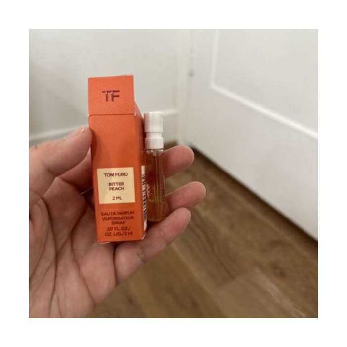 톰포드 비터 피치 향수 사퇴르 향수 2ml