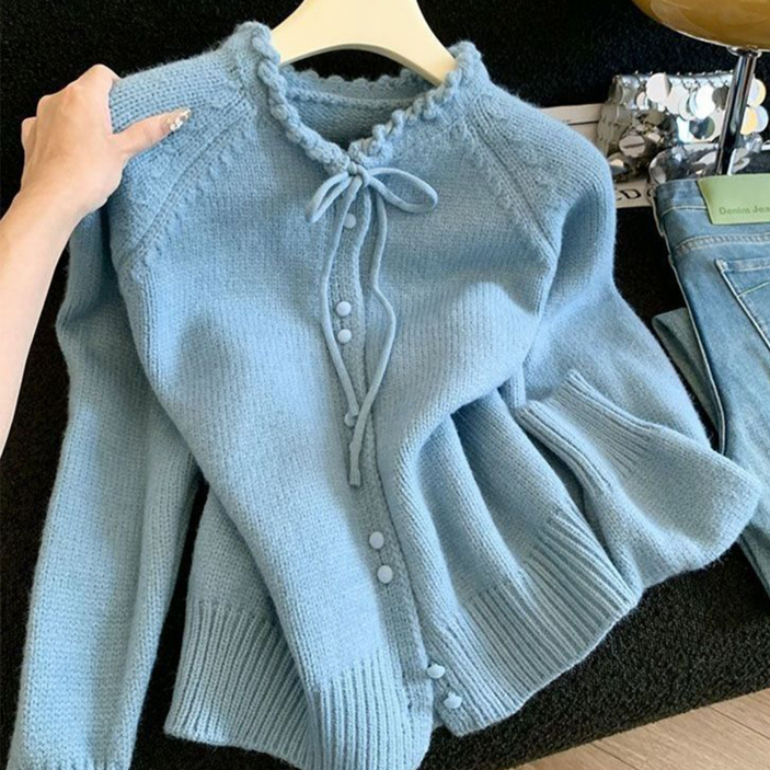 VVRR 여성 라운드넥 리본끈 프릴디테일 버튼디자인 여성스타일 데일리 캐주얼 니트 가디건 B0110404