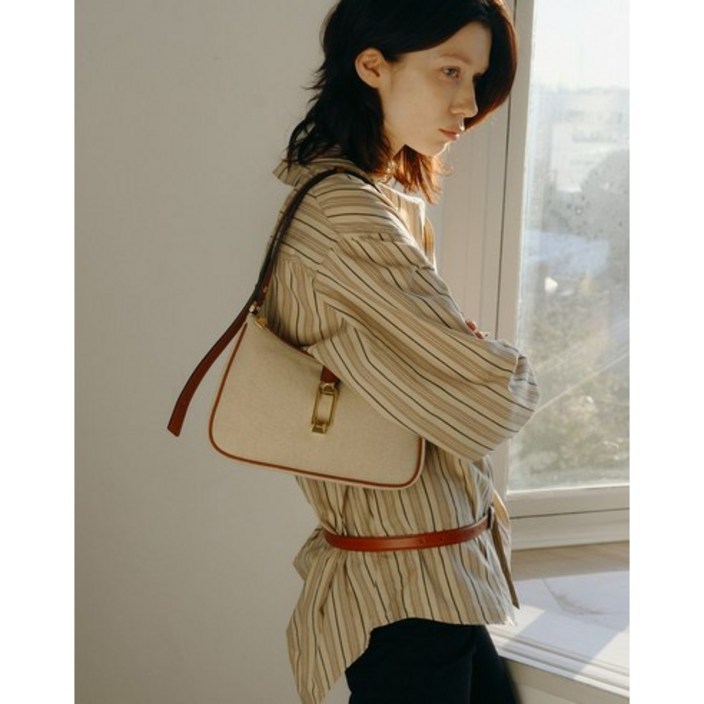 닥스 여성용 D락 장식 가죽 숄더 겸 크로스백 아이보리 캔버스  DCBA6E973IV