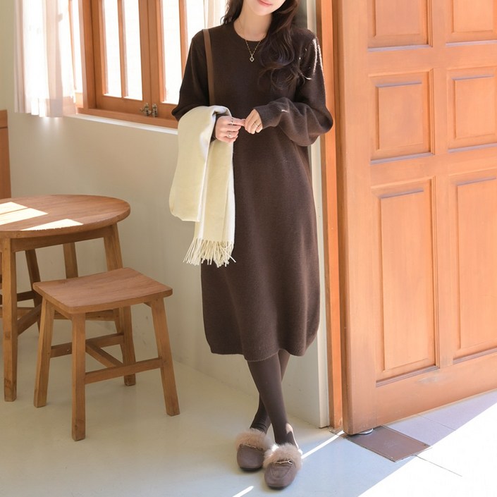 데일리앤 차르 부드러운 루즈핏 라운드넥 겨울 니트 미디 롱 원피스