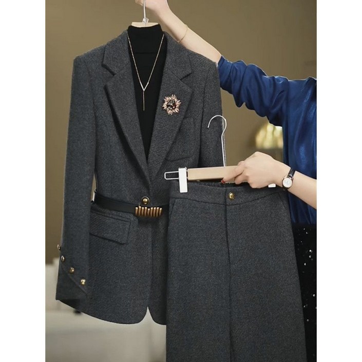 여성 겨울 정장세트 슬림핏 울 재킷과 와이드 팬츠로 구성된 고급스러운 스타일 통근용 인기 아이템 블랙 톤의 모던한 디자인