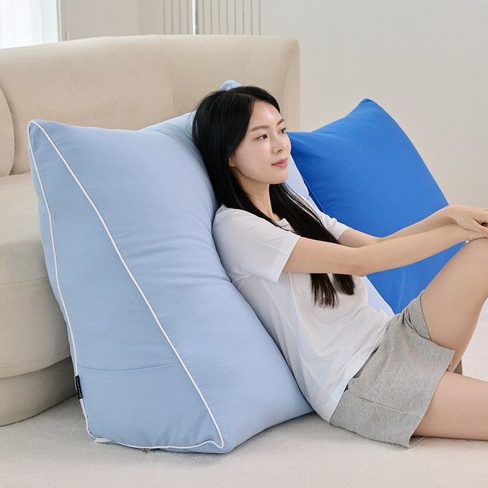 플랫화이트  목까지 받쳐주는 빵빵한 삼각등받이 쿠션