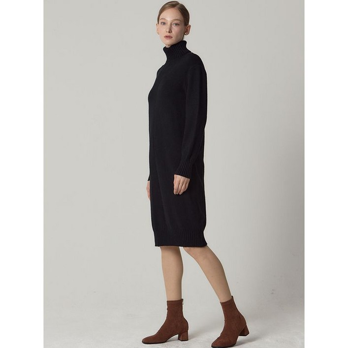 오조크 프론트 라인 폴라넥 니트 원피스 택가격 128000원