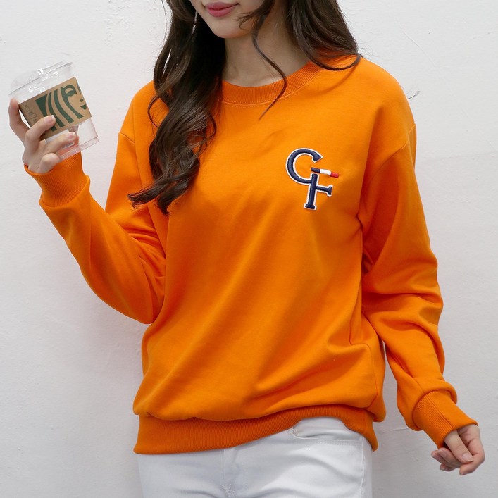 여자친9 시크한 영문 볼륨자수 맨투맨 빅사이즈 (S~2XL)