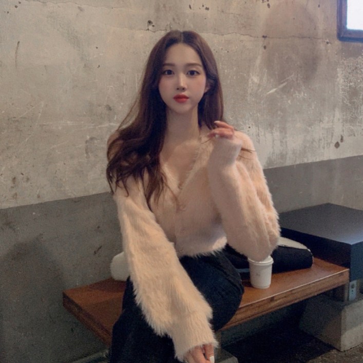 워너비뮤즈  루즈핏 앙고라 모헤어 크롭 브이넥 벌룬 니트 가디건