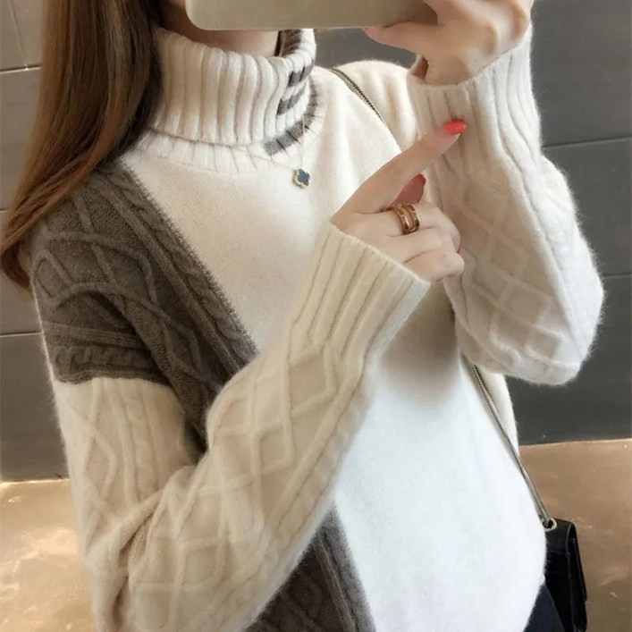 루즈한 레이지 스타일의 하이넥 니트 탑