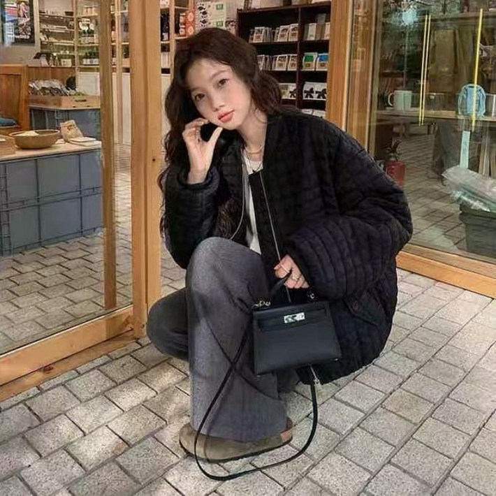 휠렉스 여성 경량 보온 패션 무늬 라운드넥 재킷 YQ57
