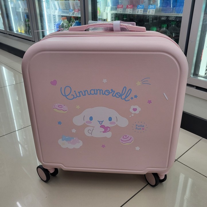 산리오 캐리어 18인치 단품 시나모롤 한정판 여행용 산리오 캐리어 18인치 단품 시나모롤 한정판 여행용