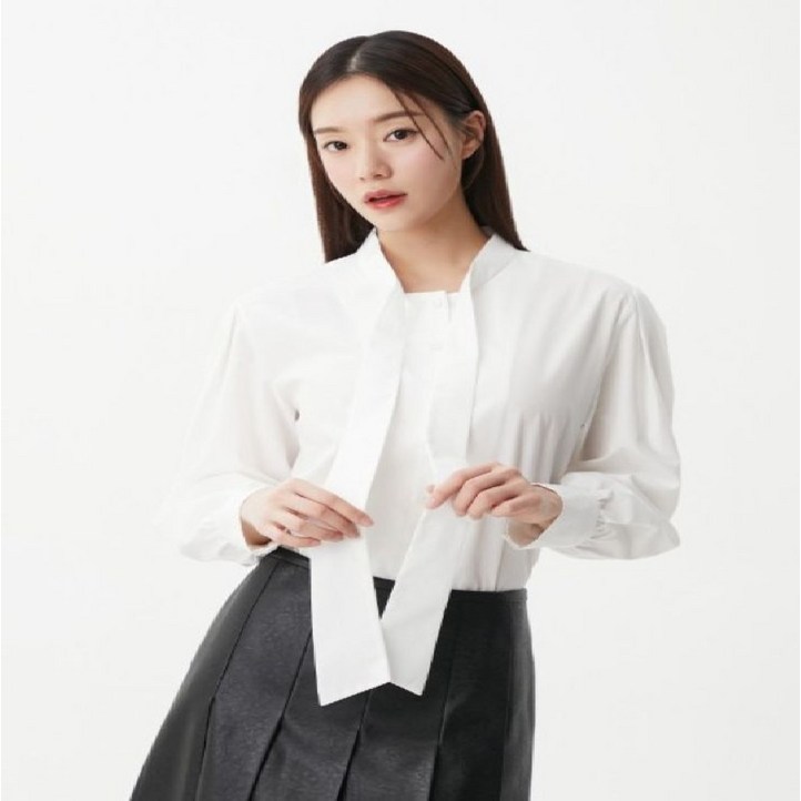 AK플라자 플라스틱아일랜드 다트 슬림핏 블라우스 PR1WB262 AK플라자 플라스틱아일랜드 다트 슬림핏 블라우스 PR1WB262