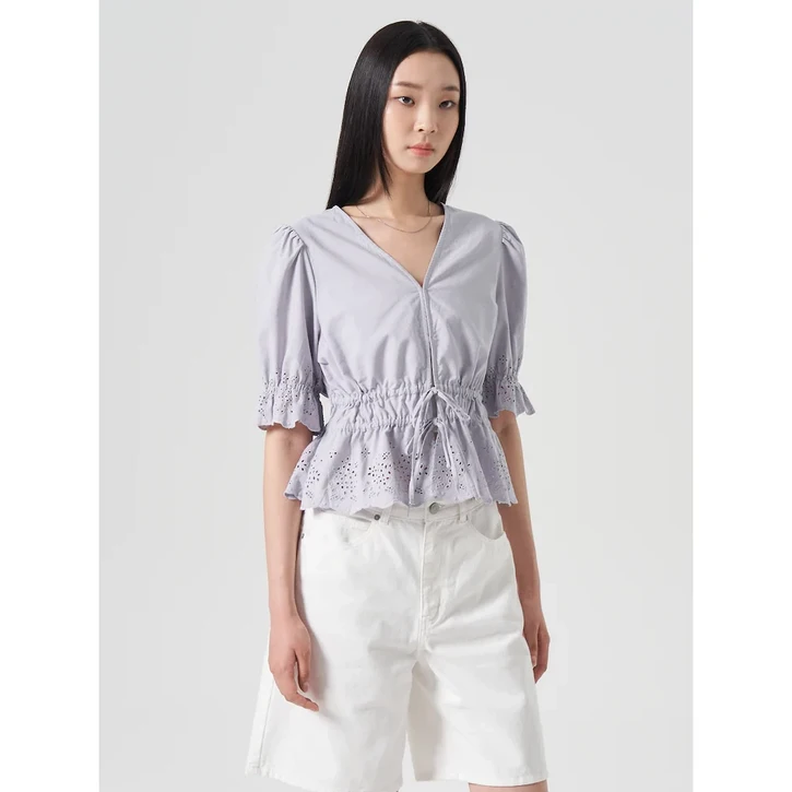 (매장정품) 에잇세컨즈 8SECONDS 펀칭 자수 반소매 블라우스 스카이블루 (324565LY5Q) 324565LY5Q 136230