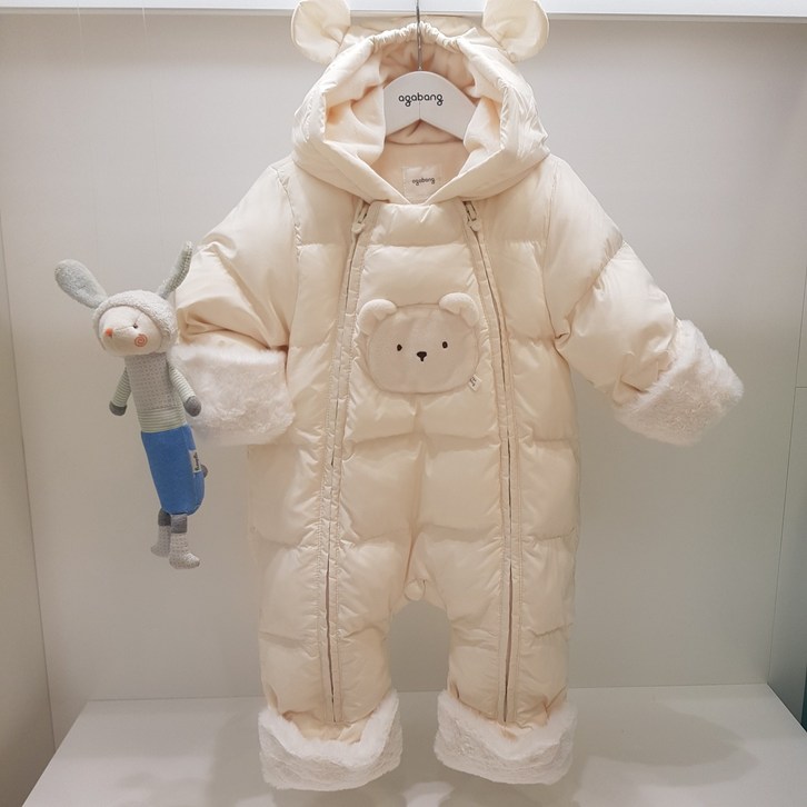 아가방 24 겨울 베이비페어! 폭신폭신 추울수 없지 후끈 따뜻하게 유아 패딩 우주복! 지퍼라인이 두개 손발싸개 까지  겨울 방한 우주복 ! 신생아 백일 외출복으로 추천